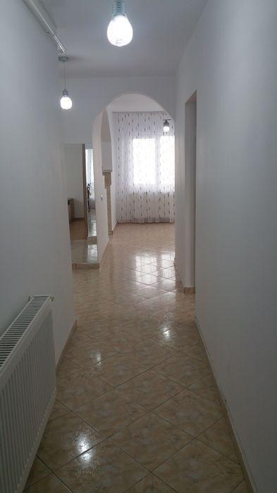 Închiriez apartament 3 camere