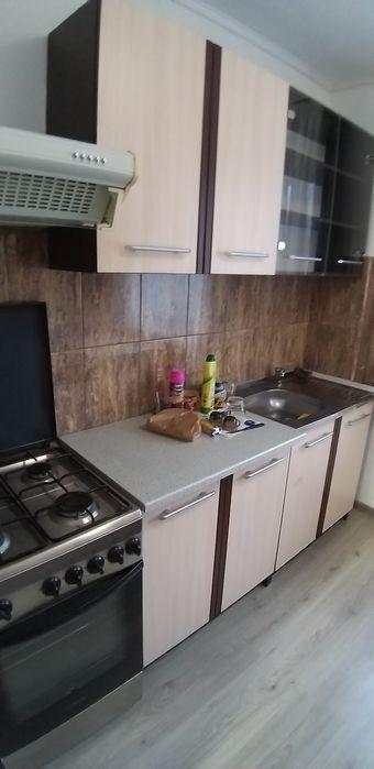 Închiriez apartament cu 2 camere