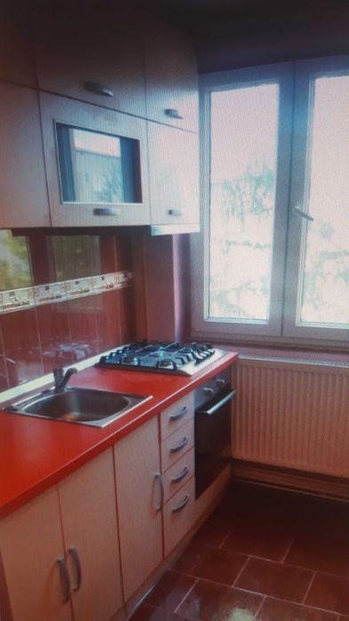 Închiriez apartament cu 2 camere