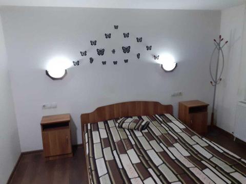 Închiriez mini apartament mobilat lux în centru