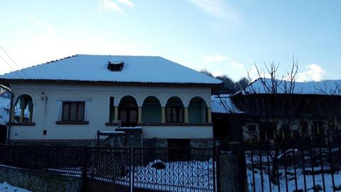 Casa ( gospodarie) in Corbi Arges