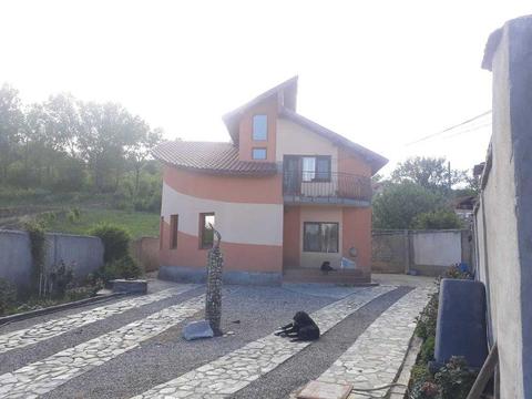 Vand casa (schimb si cu apartament 2 camere )