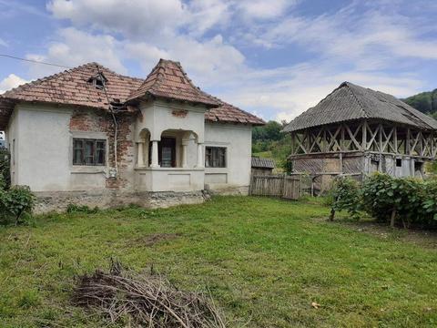 Casa cu anexe + pământ