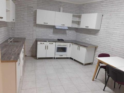 P .F. Ofer spre inchiriere apartament la casa,la 5 minute de centru