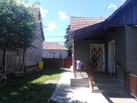 Casa la 15 km de Bistrița cu 21 ari gradina