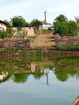 Teren cu iesire la balta + Casa