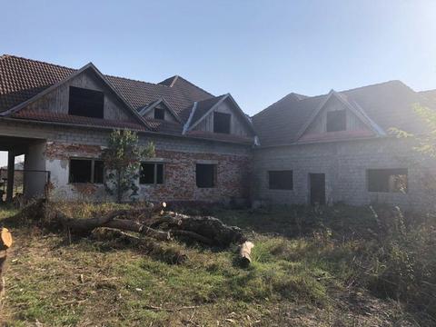 Clădire de vanzare