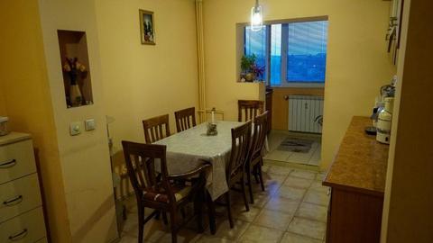 Apartament cu 3 camere, de vânzare