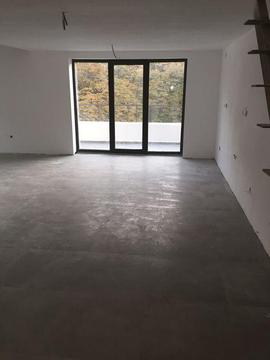 Apartament cu 2 camere( posibila compartimentare la 4)