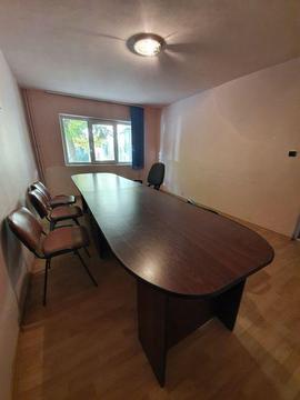 Vând apartament 3 camere, central , parter, 2 bai , debara , hol