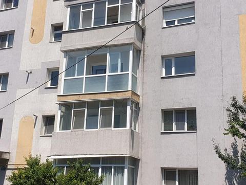 Vand apartament doua camere