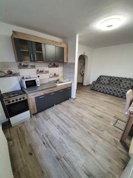 Inchiriez apartament 2 camere zona intim (Piata Spitalului)