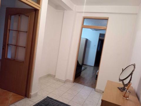 Închiriez apartament