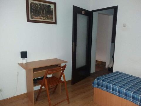 2 camere de inchiriat în apartament cu 3 camere