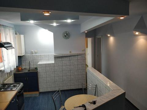 Ofer spre închiriere apartament cu 3 camere
