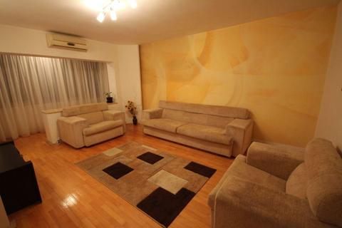 Proprietar inchiriez apartament 3 camere