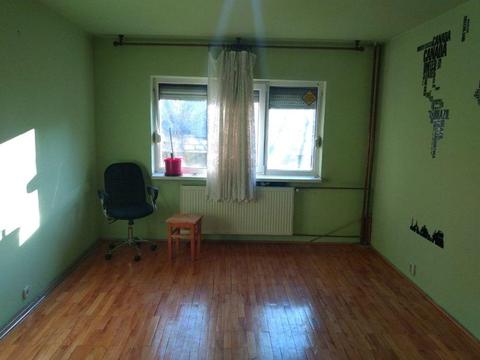 Liber la inchiriere-apartament 3 camere in Nufarul-Liszt Ferenc