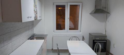 Inchiriez apartament Caransebes langa biserica sf.Gheorghe parter