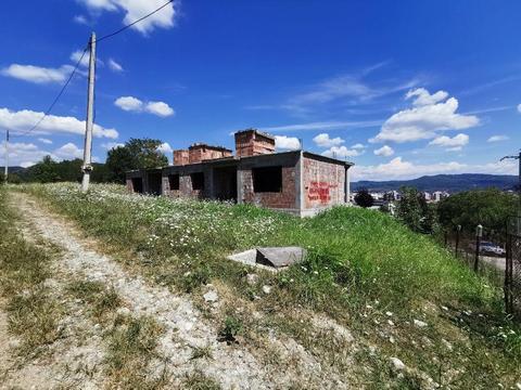 Vila bifamiliala nefinalizata - la rosu zona Petrisor Ramnicu Valcea