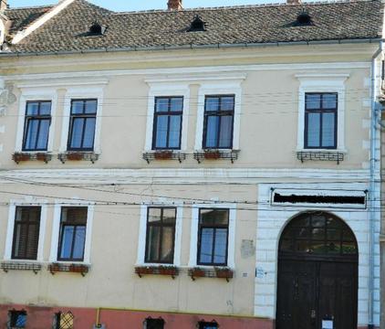 Inchiriez \vand pensiune Sibiu, zona Orasul de Jos, 14 incaperi