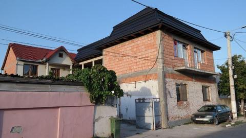 Casa / Vila formata din 2 Corpuri de cladire, zona Parneava!