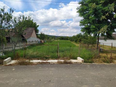 Vand teren intravilan / Loc de casa