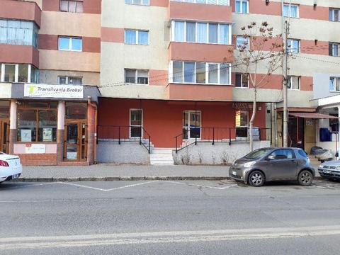 Inchiriez spatiu comercial, bd. Revolutiei, langa piata