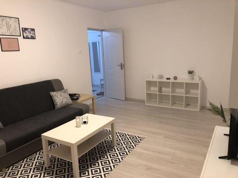 Vând apartament 2 camere decomandat, Bd. Bucuresti