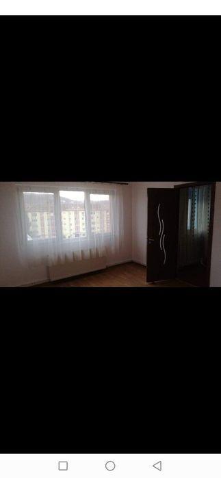 Închiriez apartament