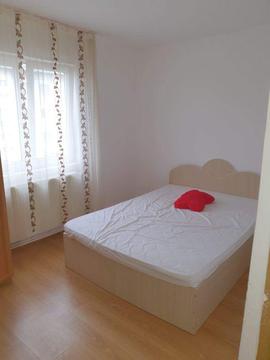 Inchiriez apartament