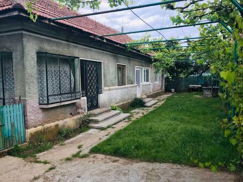Oferta - Vând casă în comuna Măgureni, jud. Prahova, pret negociabil
