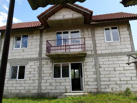 Vând casă cu etaj la țară sat Pojogi-Cerna, com. Stroești, jud. Vâlcea