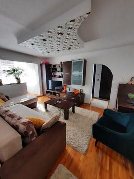 Vând apartament CvN zona Segarcea