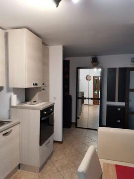 Vand apartament cu trei camere