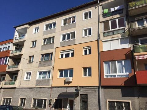 Vand apartament in centru