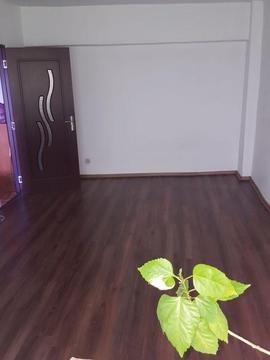 2 camere etaj intermediar zona Smirodava