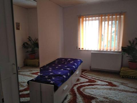 Vand apartament cu 4 camere, decomandat, Drăgășani