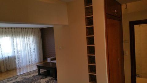 Apartament 3 camere din 4 . Cu gaze . Faleză nord