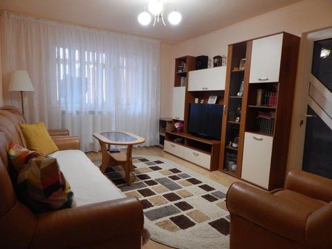 Vând apartament 3 camere + garaj