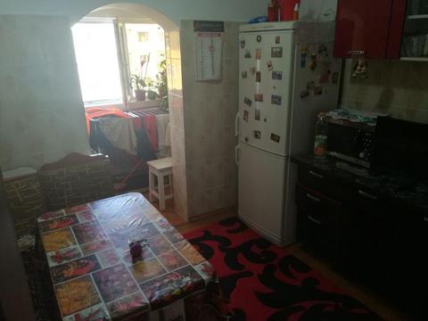 Vând apartament cu 3 camere decomandat