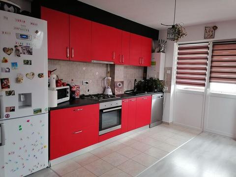 Închiriez apartament