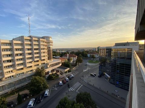 Inchiriez apartament ultracentral 3 camere - for RENT - Pers. fizica