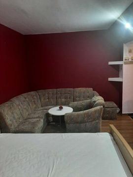 Bulevardul Decebal zona Semiluna apartament cu o camera de inchiriat