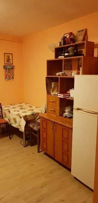 Inchiriez pe b-dul Mihai Viteazul apartament cu trei camere