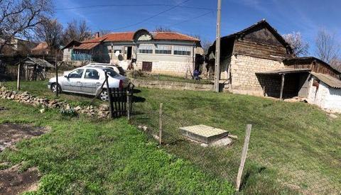 Vindem construcții și terenuri (belvedere) în Pietroasele - Buzău