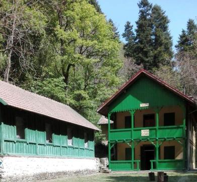 Vând Cabana Șușara, din Sasca Montană, zona Cheilor Nerei