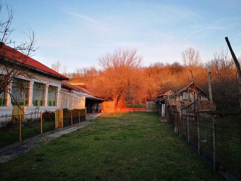 Vând casă locuibilă sau schimb cu apartament