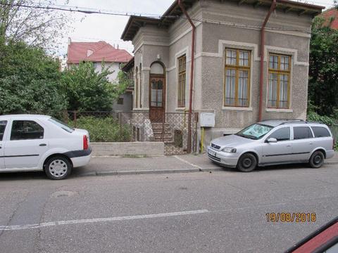 Casa cu 8 camere si teren de vanzare in apropierea Blv. Castanilor