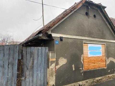 De vanzare teren cu casa veche in Aradu Nou