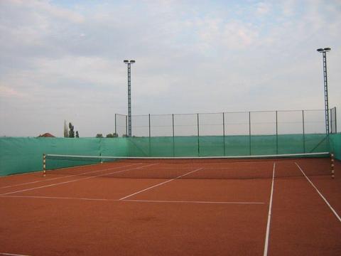 Inchiriez teren tenis pe zgura